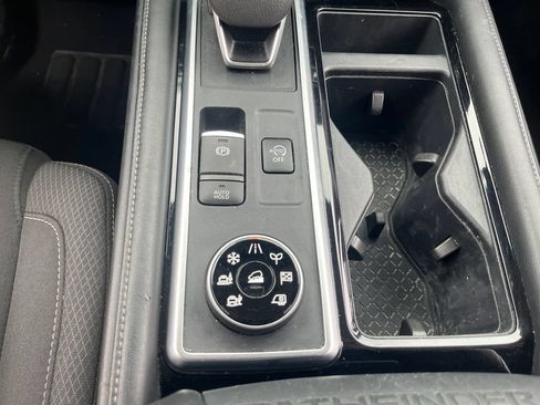 Used 2025 Nissan Pathfinder SV AWD/4WD image 25