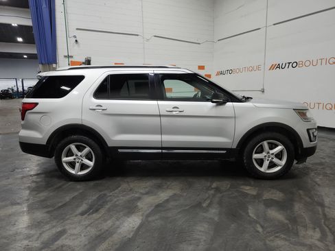 Used 2017 Ford Explorer XLT AWD/4WD image 17