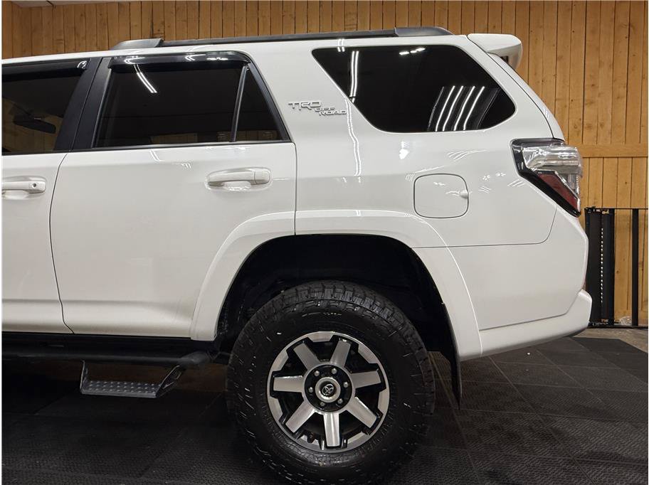 Used 2018 Toyota 4Runner TRD Off-Road AWD/4WD image 10