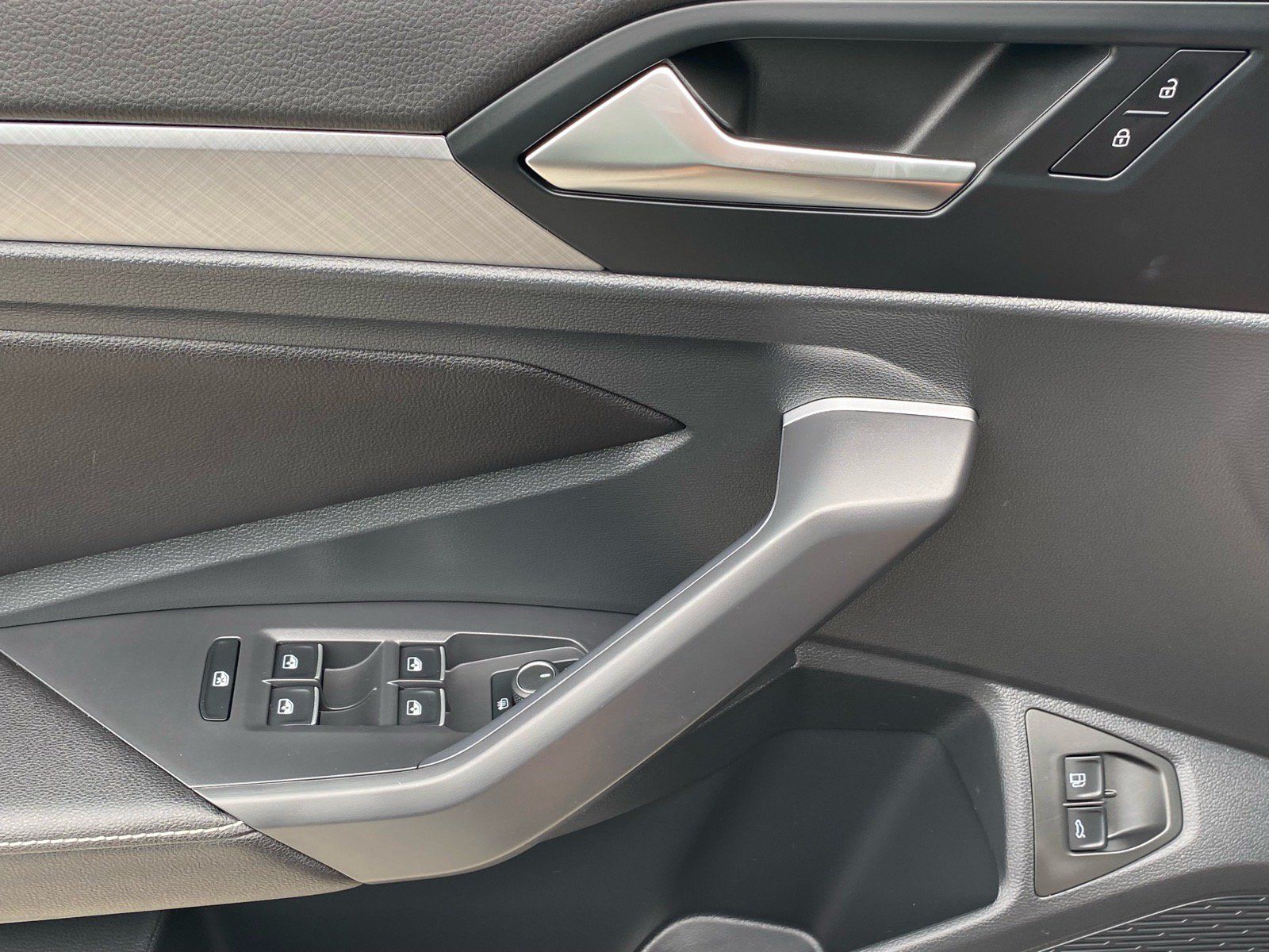 Certified 2023 Volkswagen Jetta SE FWD image 20