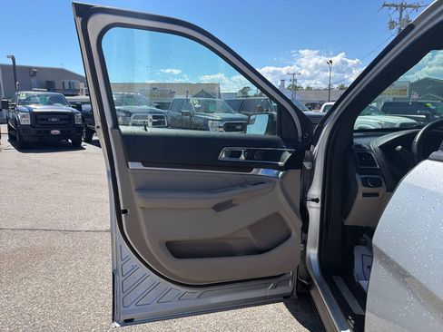 Used 2018 Ford Explorer Limited AWD/4WD image 17