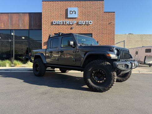 Used 2023 Jeep Gladiator Sport AWD/4WD image 4