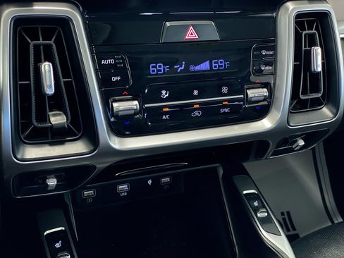 Used 2023 Kia Sorento S w/ Panoramic Sunroof Package FWD image 24