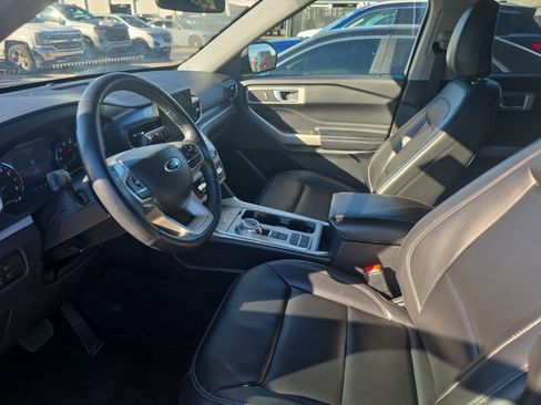 Used 2023 Ford Explorer XLT w/ Equipment Group 202A image 6