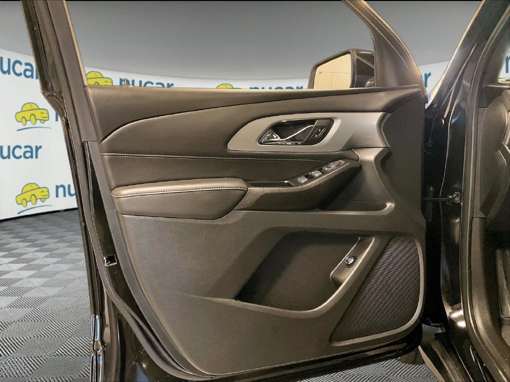 Used 2023 Chevrolet Traverse LT AWD/4WD image 9