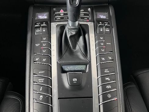 Certified 2018 Porsche Macan Turbo AWD/4WD image 36