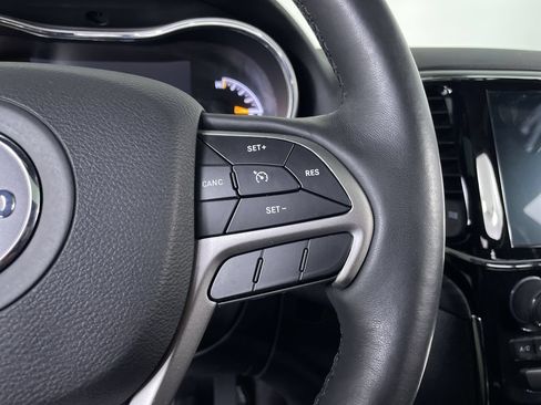 Used 2019 Jeep Grand Cherokee Altitude AWD/4WD image 27