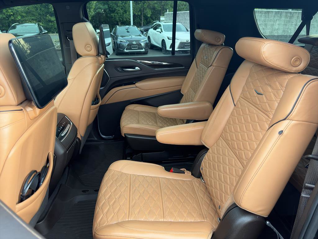 Used 2021 Cadillac Escalade ESV Sport AWD/4WD image 30