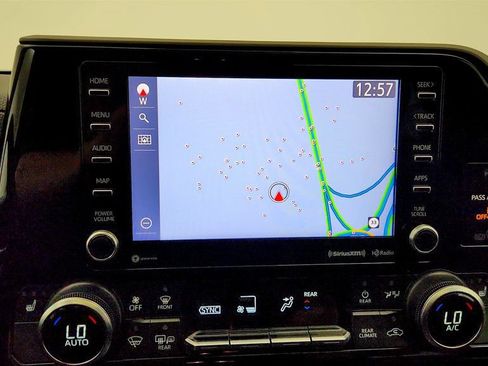 Used 2020 Toyota Highlander XLE AWD/4WD image 20