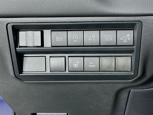 Used 2023 Toyota Tundra Limited AWD/4WD image 10