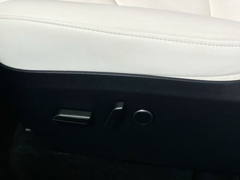 Used 2024 Tesla Model Y Long Range AWD/4WD image 15