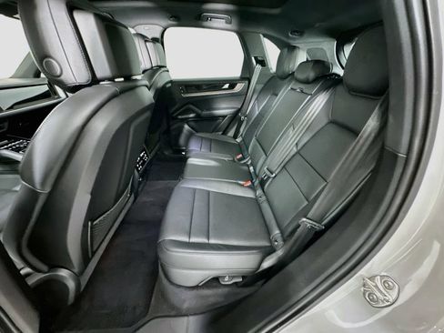 Certified 2024 Porsche Cayenne AWD/4WD image 24