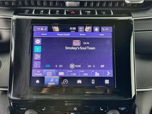 Used 2025 Jeep Grand Cherokee Laredo w/ Luxury Tech Group I AWD/4WD image 14