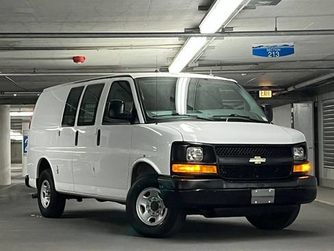 Used 2014 Chevrolet Express 2500 w/ Cold Climate Package RWD image 2