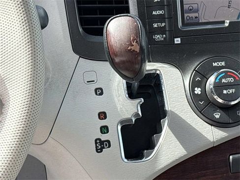 Used 2011 Toyota Sienna XLE w/ Premium Pkg image 23