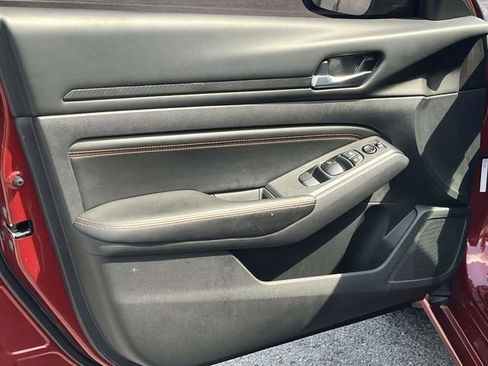 Used 2022 Nissan Altima 2.0 SR FWD image 15