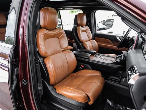 Used 2020 Lincoln Navigator Reserve w/ Luxury Package RWD image 40