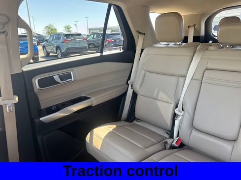 Used 2021 Ford Explorer XLT w/ Equipment Group 202A AWD/4WD image 13