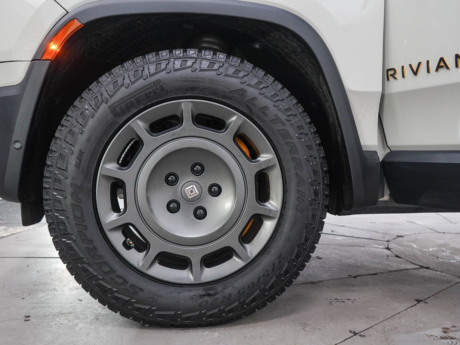 Used 2025 Rivian R1T Adventure Tri AWD/4WD image 30