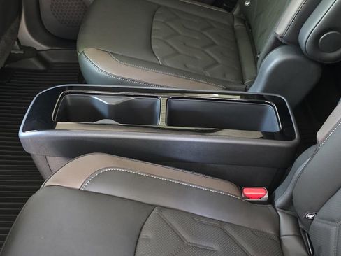 New 2026 Nissan Pathfinder Platinum image 11