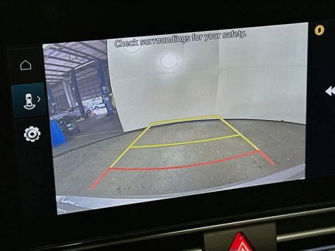 Used 2025 Hyundai Elantra SEL image 28