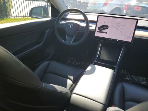 Used 2021 Tesla Model Y Long Range image 12