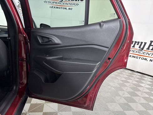 Used 2025 Chevrolet Trax LS image 23