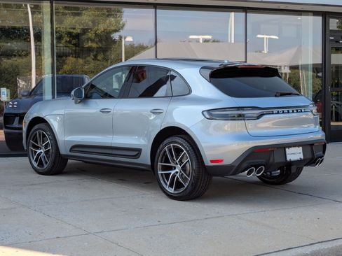 Certified 2026 Porsche Macan AWD/4WD image 3