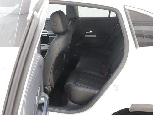 Used 2022 Mercedes-Benz GLA 250 4MATIC image 15