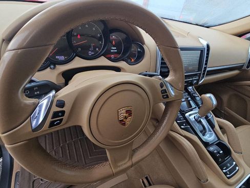 Used 2014 Porsche Cayenne Platinum Edition image 23