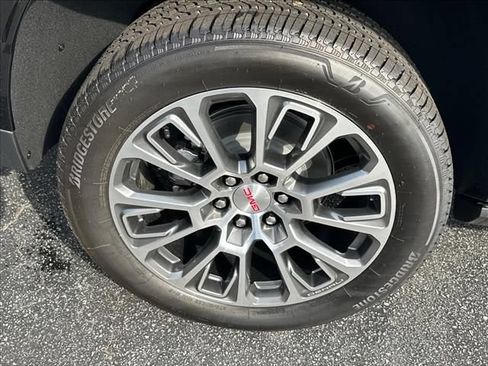 New 2026 GMC Yukon Denali w/ Denali Reserve Package AWD/4WD image 15