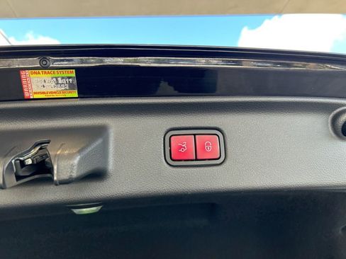 Used 2023 Mercedes-Benz S 500 4MATIC w/ AMG Line image 38