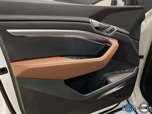 Used 2022 Audi e-tron Premium Plus w/ Premium Plus Package image 11