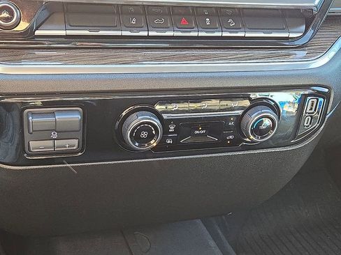 Used 2024 Chevrolet Silverado 2500 LT image 28