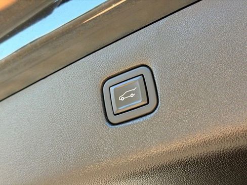 Used 2021 Chevrolet Blazer LT FWD image 26
