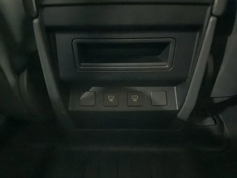 Used 2024 Land Rover Defender 110 X-Dynamic SE image 31