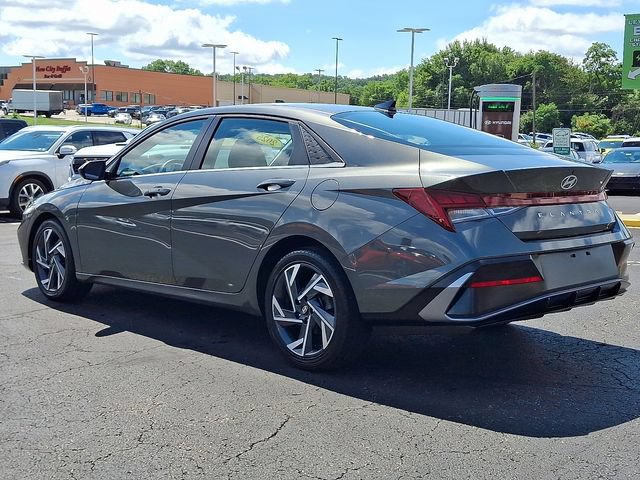 Certified 2025 Hyundai Elantra SEL FWD image 4