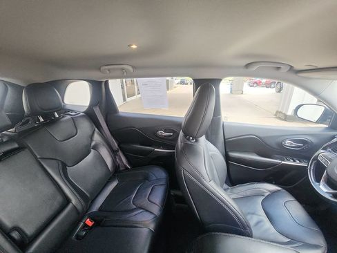Used 2020 Jeep Cherokee Limited AWD/4WD image 13