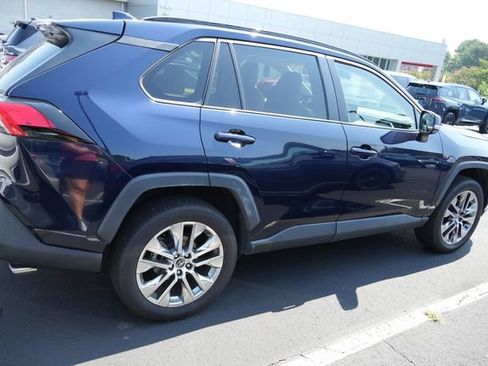 Used 2020 Toyota RAV4 XLE Premium FWD image 14