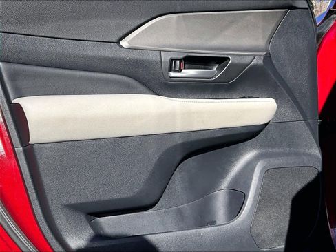 Used 2024 Toyota Grand Highlander XLE image 9