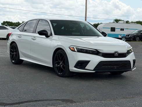 Used 2023 Honda Civic Sport image 2