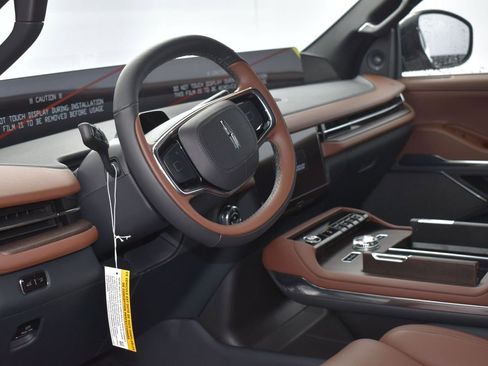 New 2025 Lincoln Navigator L Reserve image 8