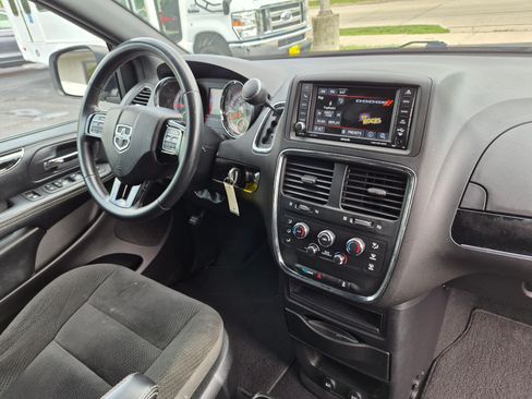 Used 2019 Dodge Grand Caravan SE FWD image 15