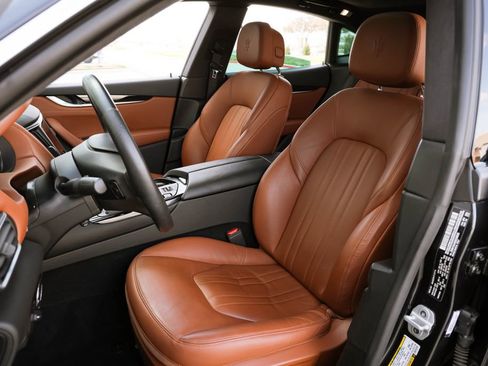 Used 2022 Maserati Levante GT image 18