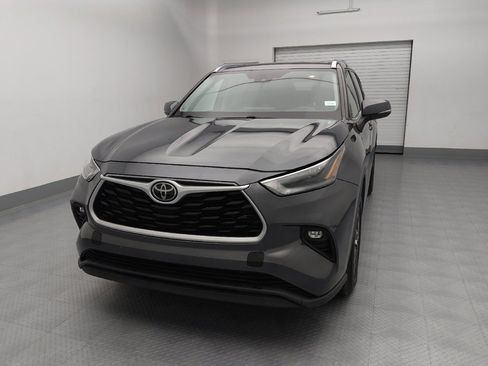 Used 2021 Toyota Highlander XLE image 15