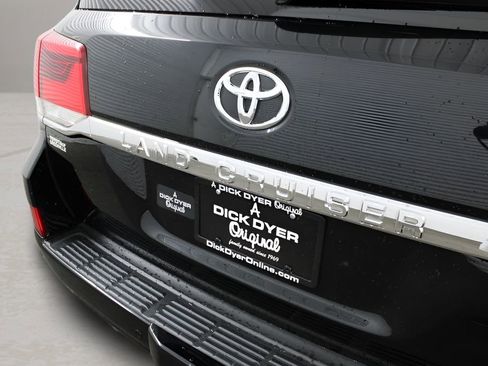Used 2018 Toyota Land Cruiser image 34