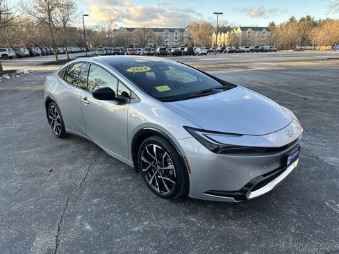 Used 2024 Toyota Prius Prime Premium image 3