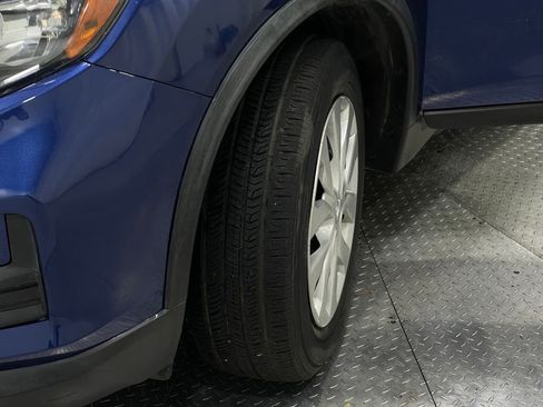 Used 2019 Nissan Rogue S image 32