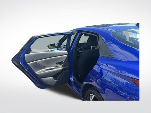 Used 2025 Hyundai Elantra SEL FWD image 27
