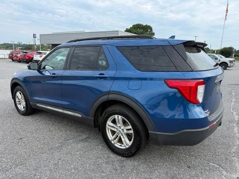 Used 2020 Ford Explorer XLT w/ Equipment Group 202A AWD/4WD image 8
